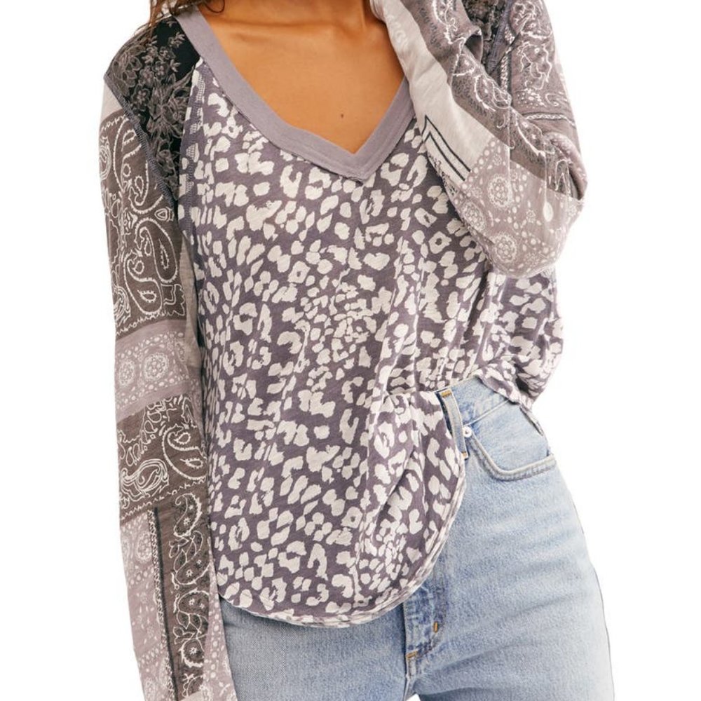 FREE PEOPLE Friday Night Contrast Grey Long Sleeve V-neck Shirt XS 0 2 4 NWOT